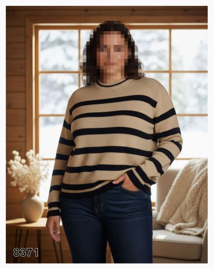 تصویر بلوز بافت یقه گرد کرم مشکی 8371